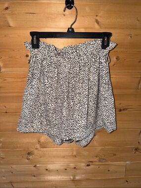 Mod on Trend Smocked Waist Black & White Dalmatian Print Shorts M